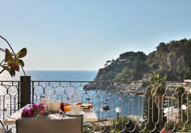 Taormina:  Baia Azzurra***
