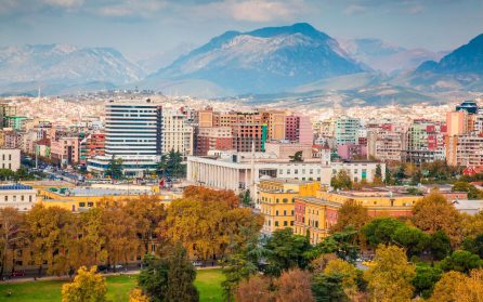 Utfärd till Tirana - staden och historien image
