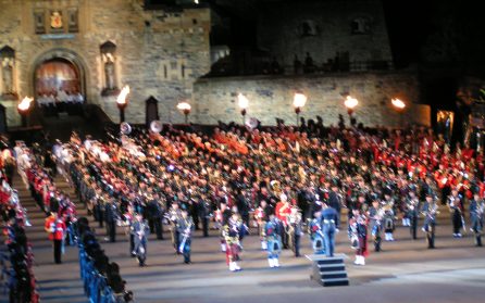 Stadsrundtur & Military Tattoo image