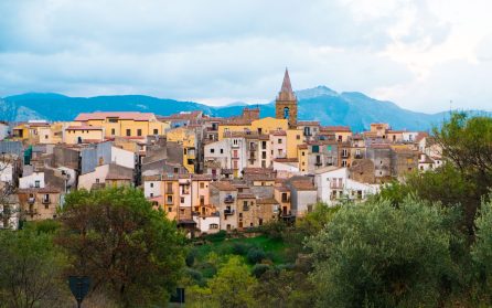 Castelbuono & Santa Anastasia med vinprovning  image